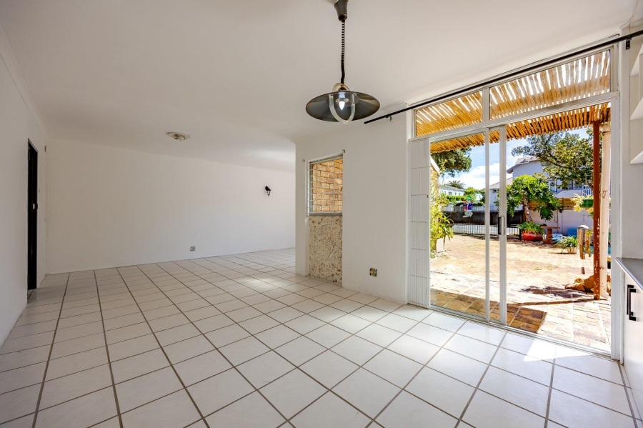 4 Bedroom Property for Sale in Kirstenhof Western Cape